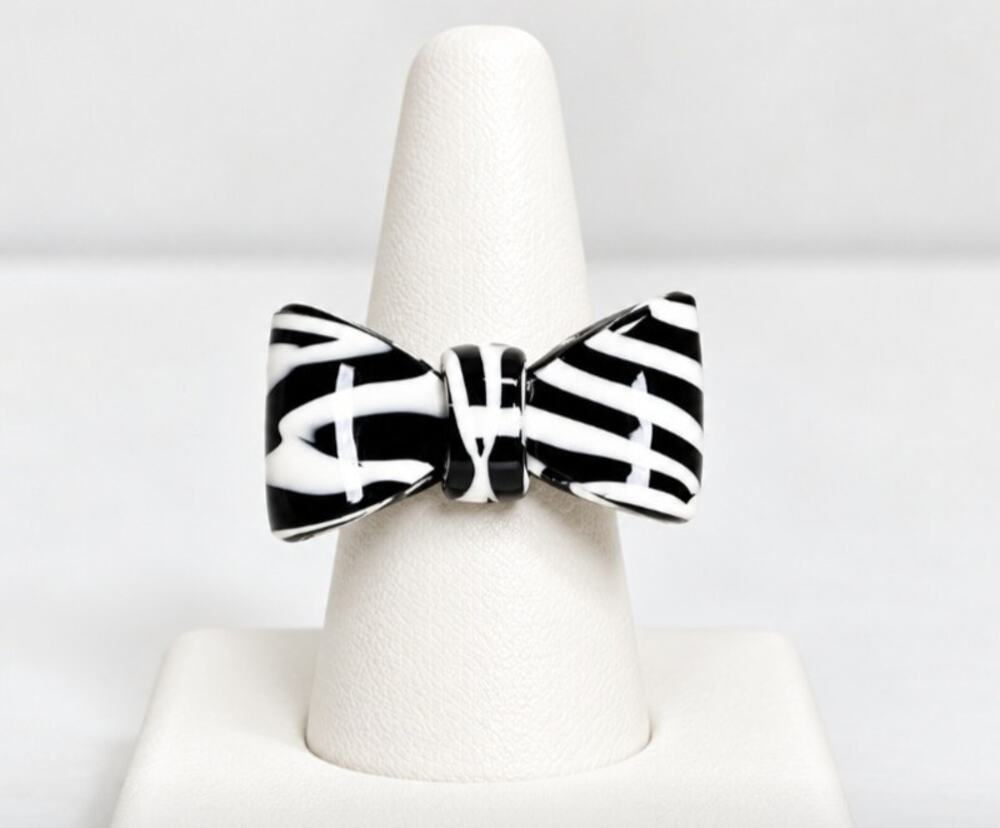 Resin White Animal Pattern Bow Ring New